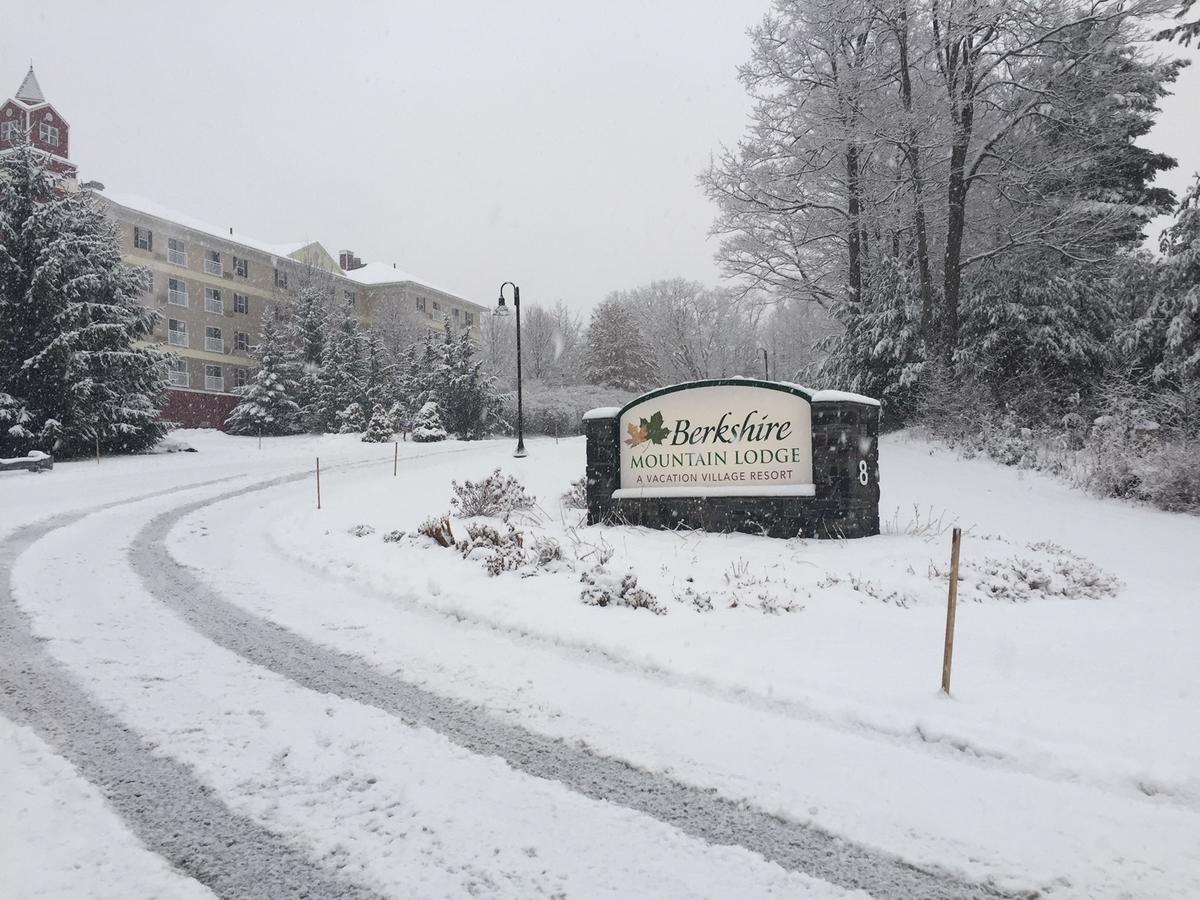 Berkshire Mountain Lodge Питсфилд Экстерьер фото